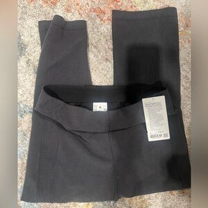 Lululemon Ribbed Softstreme Zip-Leg High-Rise Cropped Pant 25" Size 12